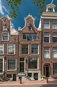 阿姆斯特丹de Bloemgracht的阿姆斯特丹的公寓楼,有尖顶