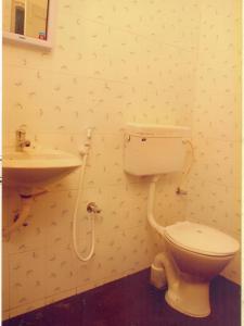 Indeevaram Apartments的一间浴室