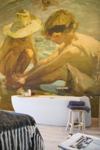 佐特兰德Plein 40 - Lodges的墙上两幅戴帽子的女画