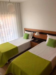 Alojamentos Campo & Mar-T2 com Piscina客房内的一张或多张床位