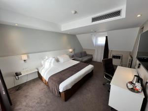 巴黎奥特伊智选假日酒店客房内的一张或多张床位