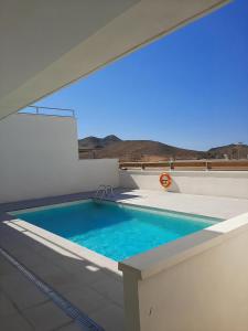 厄尔·波索·德·洛斯·弗莱尔Luz del Cabo的屋顶上的游泳池