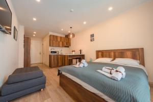 New Gudauri Apartment Loft 2 N332客房内的一张或多张床位