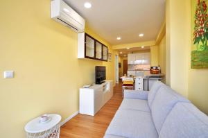 RH Charming Apartment Liberdade II的休息区