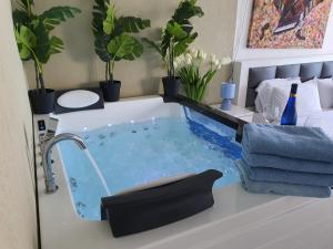 内坦亚Royal suite with sea view- private jaccuzi-Also suitable for orthodox people的相册照片