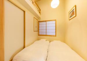 东京YADOYA いろは的小型客房 - 带2张床和窗户