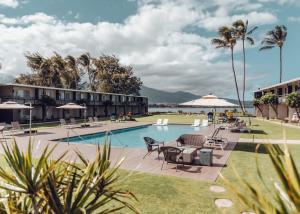 Maui Seaside Hotel内部或周边的泳池