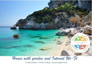 吉拉索莱Shardana Blu - Net Zero Home Holiday的海滩的照片,上面标有度假和退休的组合