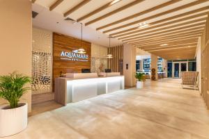 Aquamare Hotel大厅或接待区
