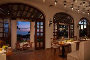 Zoetry Casa del Mar Los Cabos餐厅或其他用餐的地方