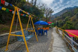 穆索里The Hosteller Mussoorie By the Streamside, Kempty的相册照片