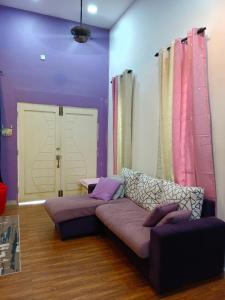 HOMESTAY D'TEPIAN CASA, BANDAR SERI IMPIAN KLUANG的休息区