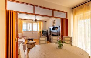 普利兹巴Stunning Apartment In Blato With House Sea View的相册照片