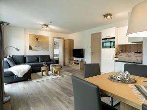 Luxury apartment close to Zell am See的休息区