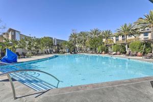 尔湾Modern Irvine Condo with Pool - 7 Mi to Beach!的相册照片