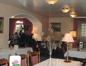 Hotel Villa Luise餐厅或其他用餐的地方