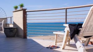 格罗塞托港地中海公寓酒店的海景阳台。