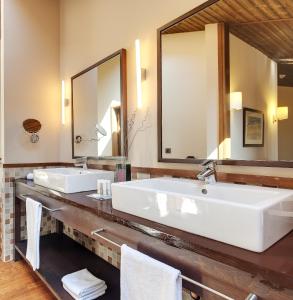 Hotel & Spa Real Badaguás Jaca的一间浴室
