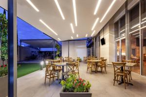 TRYP by Wyndham San Luis Potosi Hotel & Suites外面的花园