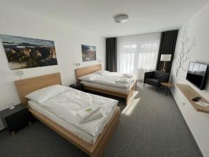 HOTEL VARNSDORF客房内的一张或多张床位