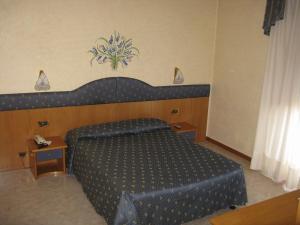 法鲁酒店客房内的一张或多张床位