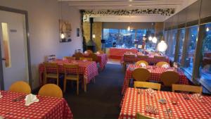 Klintholm Bed & Breakfast & Bistro餐厅或其他用餐的地方