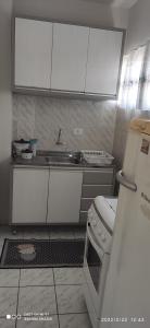 Apartamento Foz Centro 01的厨房或小厨房