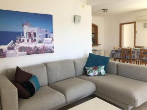 Scenic Villa in Foz do Arelho with Private Swimming Pool的休息区