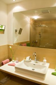 瓦尔德贺酒店的一间浴室