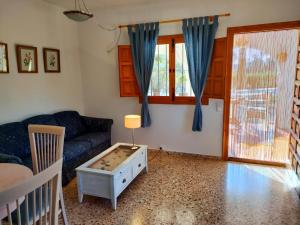 Studio Apartment in grosser Villa mit Pool的休息区