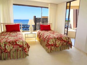 Waikiki vacation 2BR suite 88客房内的一张或多张床位