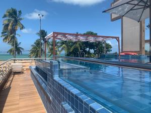 若昂佩索阿内塔那普拉亚酒店的海景游泳池