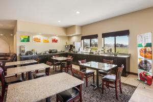 Quality Inn & Suites Caseyville - St Louis餐厅或其他用餐的地方