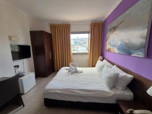 Haifa Tower Hotel - מלון מגדל חיפה客房内的一张或多张床位