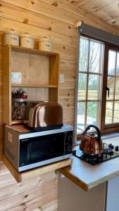 TuxfordBeautiful Wooden tiny house, Glamping cabin with hot tub 2的相册照片
