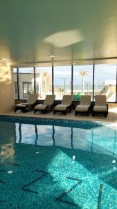 Apartament Melissa Beach Resort Pool & Spa Mamaia-Nord内部或周边的泳池