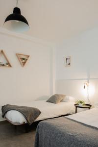 Apartamentos FV Flats Valencia - Mestalla 7客房内的一张或多张床位