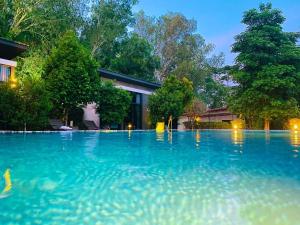 利拉哇地南班苏安度假酒店内部或周边的泳池