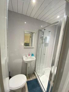 IBROX GuestHouse的一间浴室
