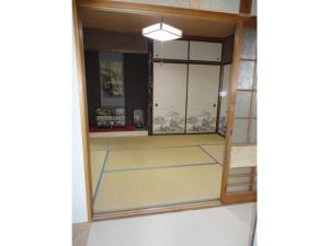 Ise Myojo no Yado - Vacation STAY 12557的享有带玻璃门的客房的景致