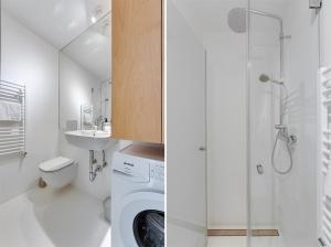 新戈里察Elegant Studio Apartment with Panoramic View的白色的浴室设有洗衣机和淋浴。