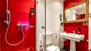 科隆阿姆博物馆酒店的一间浴室