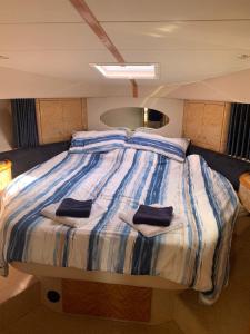 利明顿Mad Moment-Two Bedroom Luxury Motor Boat In Lymington的相册照片