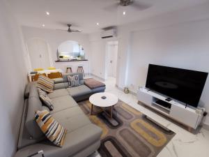 Paphos Gardens Apartment的休息区