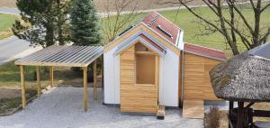 柳托梅尔Apartma, glamping Na koncu vasi的相册照片