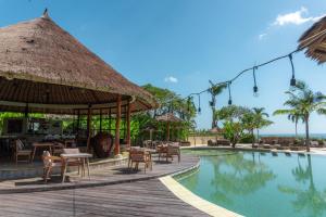 La Joya Balangan Resort内部或周边的泳池