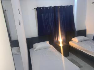3bed Apartment con Terraza y Picsina privada客房内的一张或多张床位
