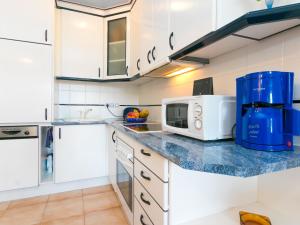 Apartment Gran Reserva-23 by Interhome的厨房或小厨房