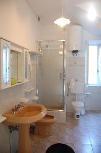 柯尔尼利亚梦乡旅馆的一间浴室