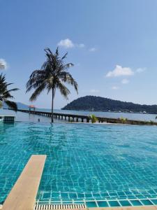 Luxury Condo 2 bedroom Koh Chang, Thailand内部或周边的泳池